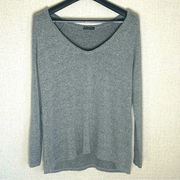 Brandy Melville Womens Lane Wool Blend Sweater OS Gray Long Sleeve V-Neck Italy - Picture 1 of 8